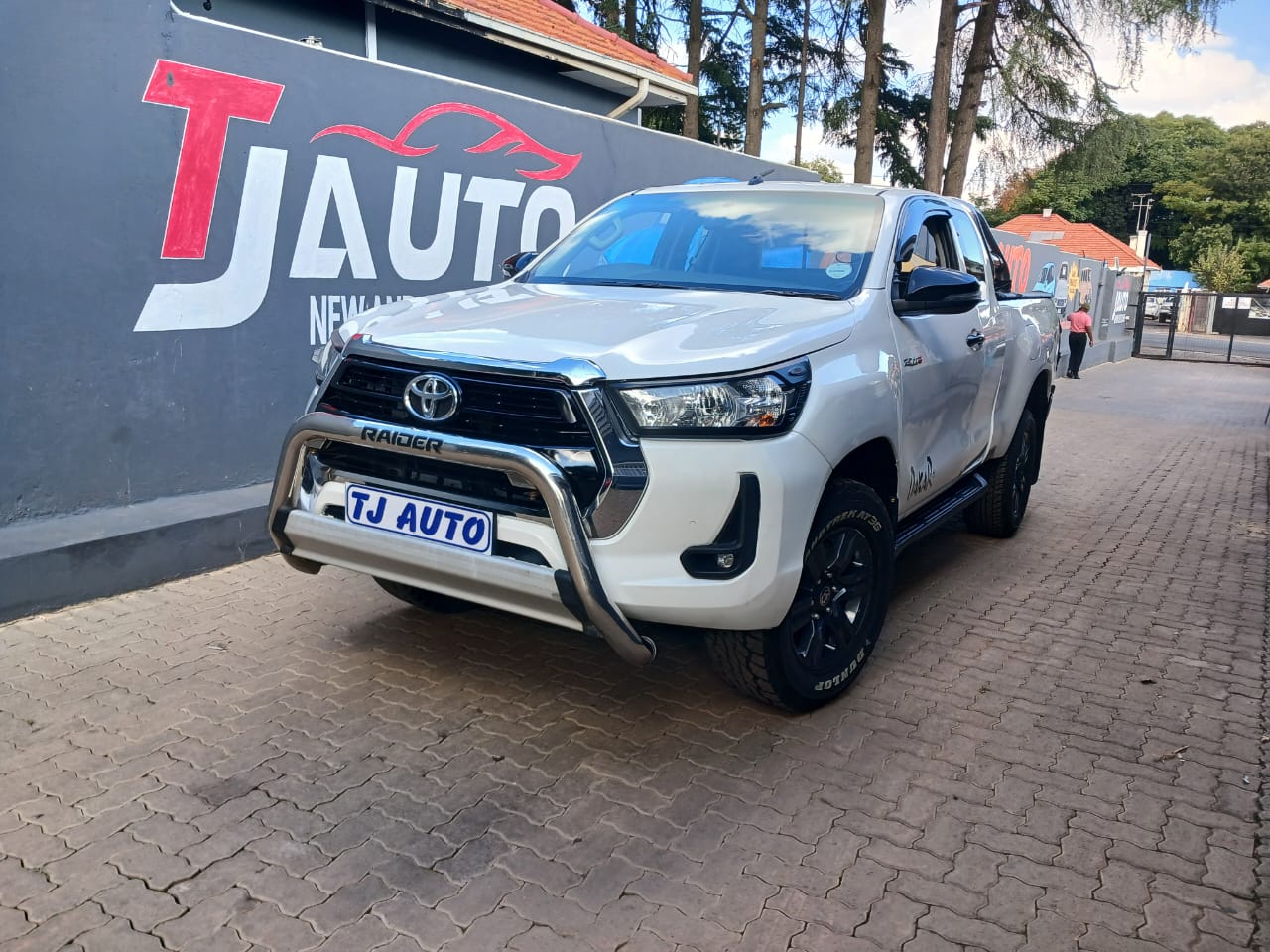 Read more about the article Toyota Hilux 2.4 GD-6 Raised Body Raider Extended Cab