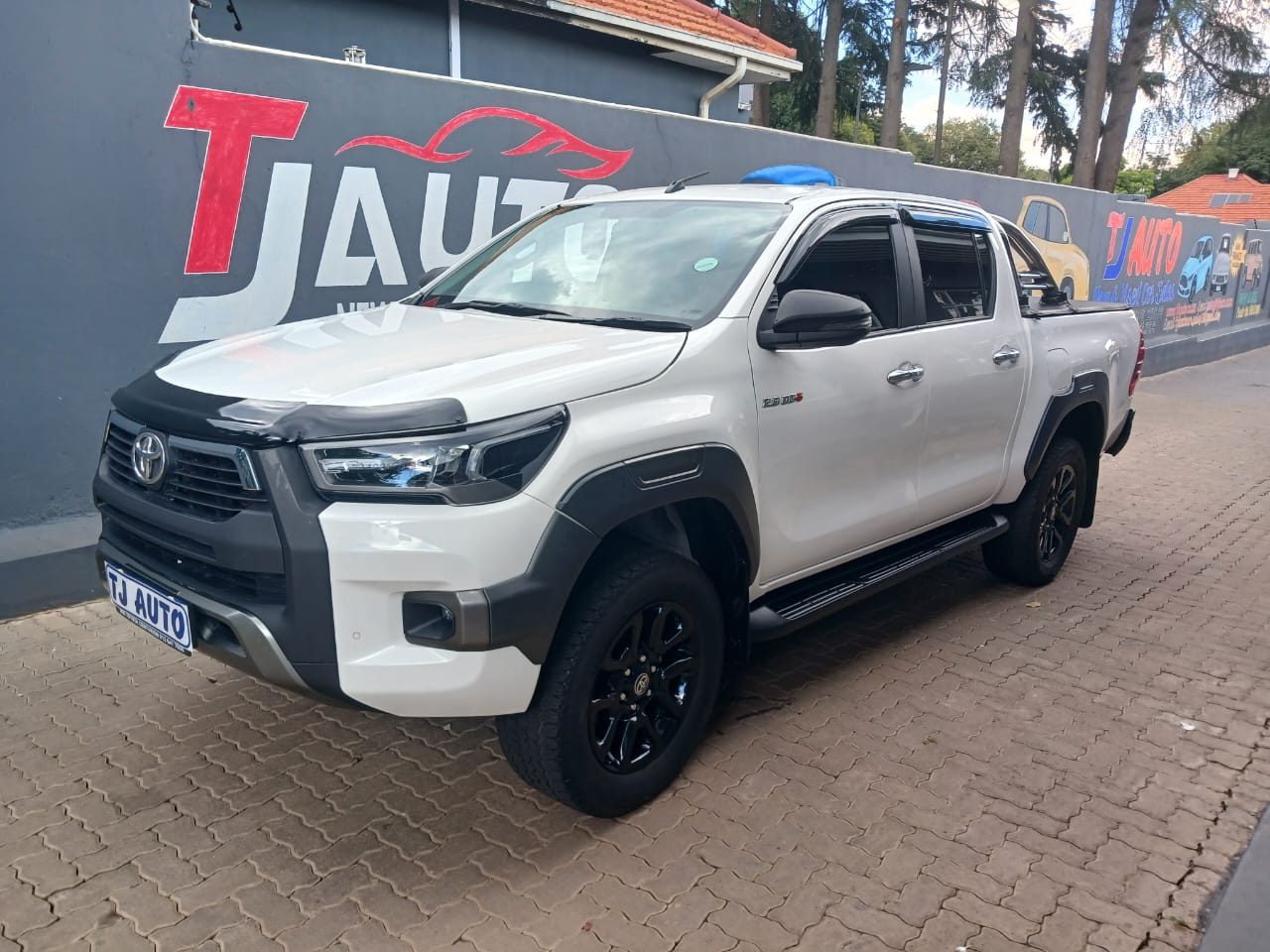 Read more about the article Toyota Hilux 2.8 GD-6 Raised Body Legend Auto Double-Cab