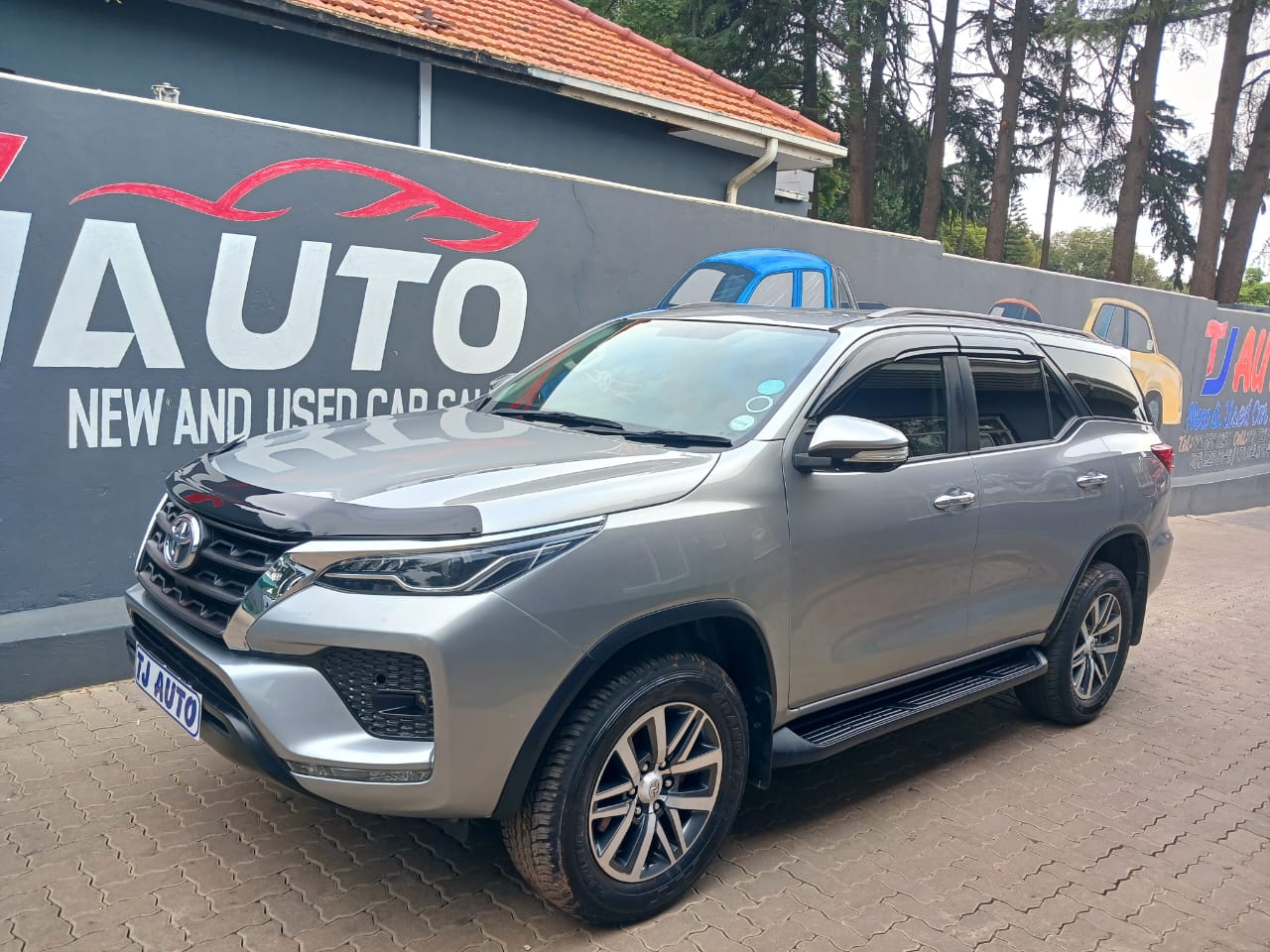Read more about the article Toyota Fortuner 2.8 GD-6 Raised Body Auto