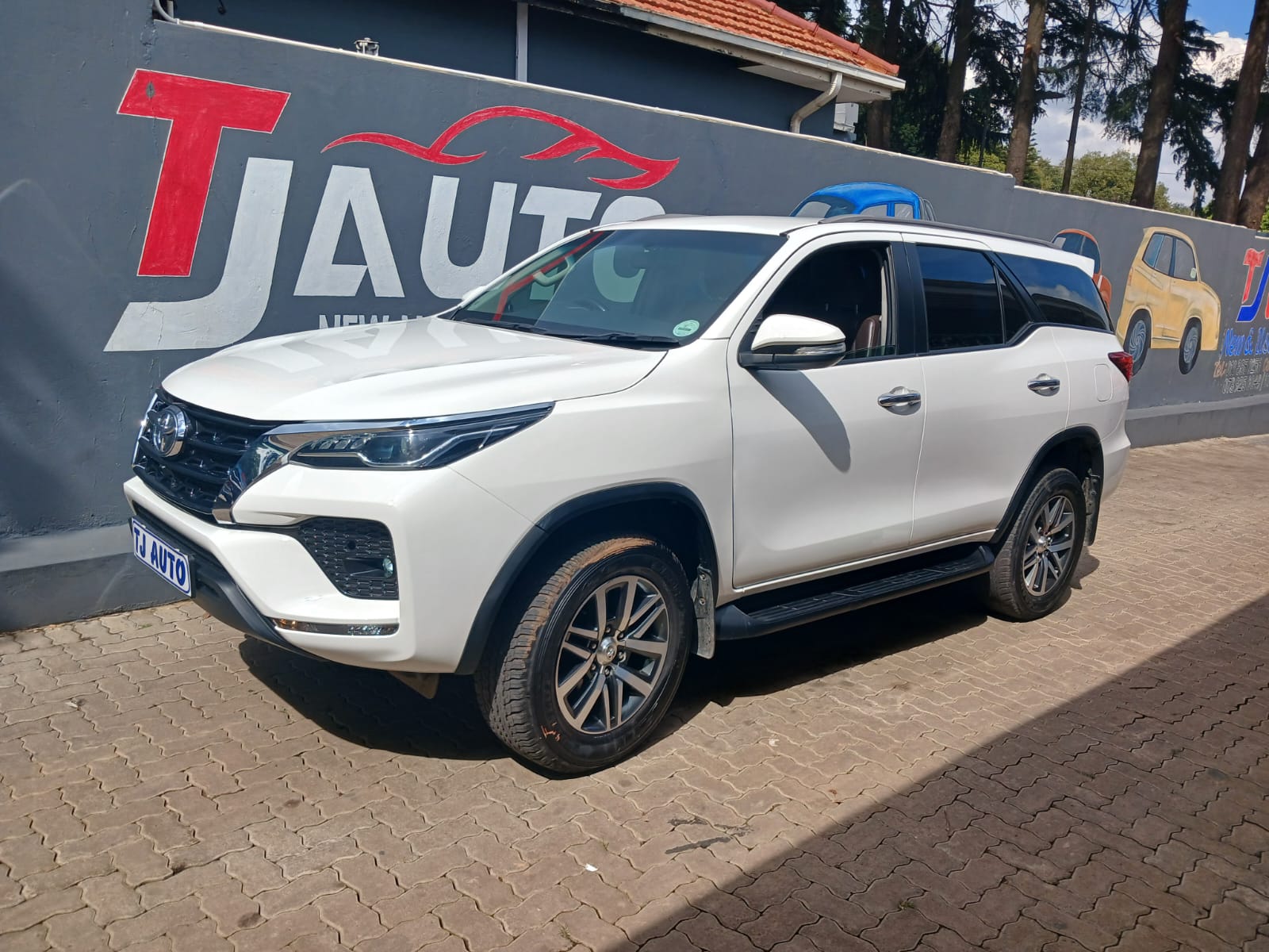Read more about the article Toyota Fortuner 2.8 GD-6 Raised Body Auto
