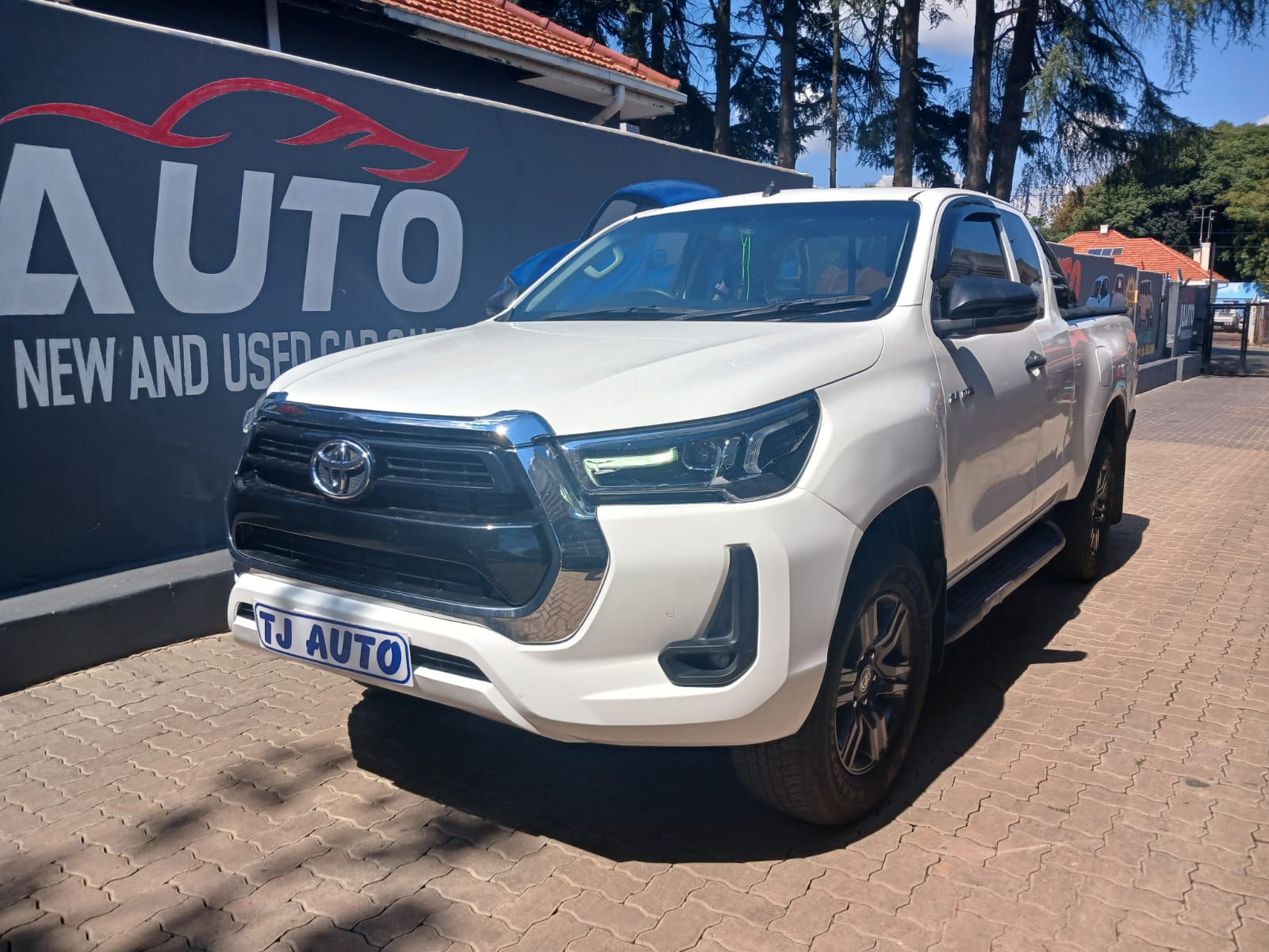 Read more about the article Toyota Hilux 2.4 GD-6 Raised Body Raider Auto Extended Cab