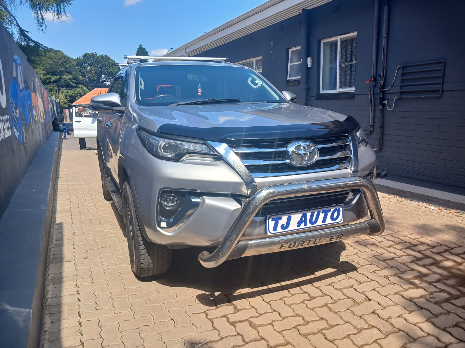 Read more about the article Toyota Fortuner 2.8 GD-6 Raised Body Auto