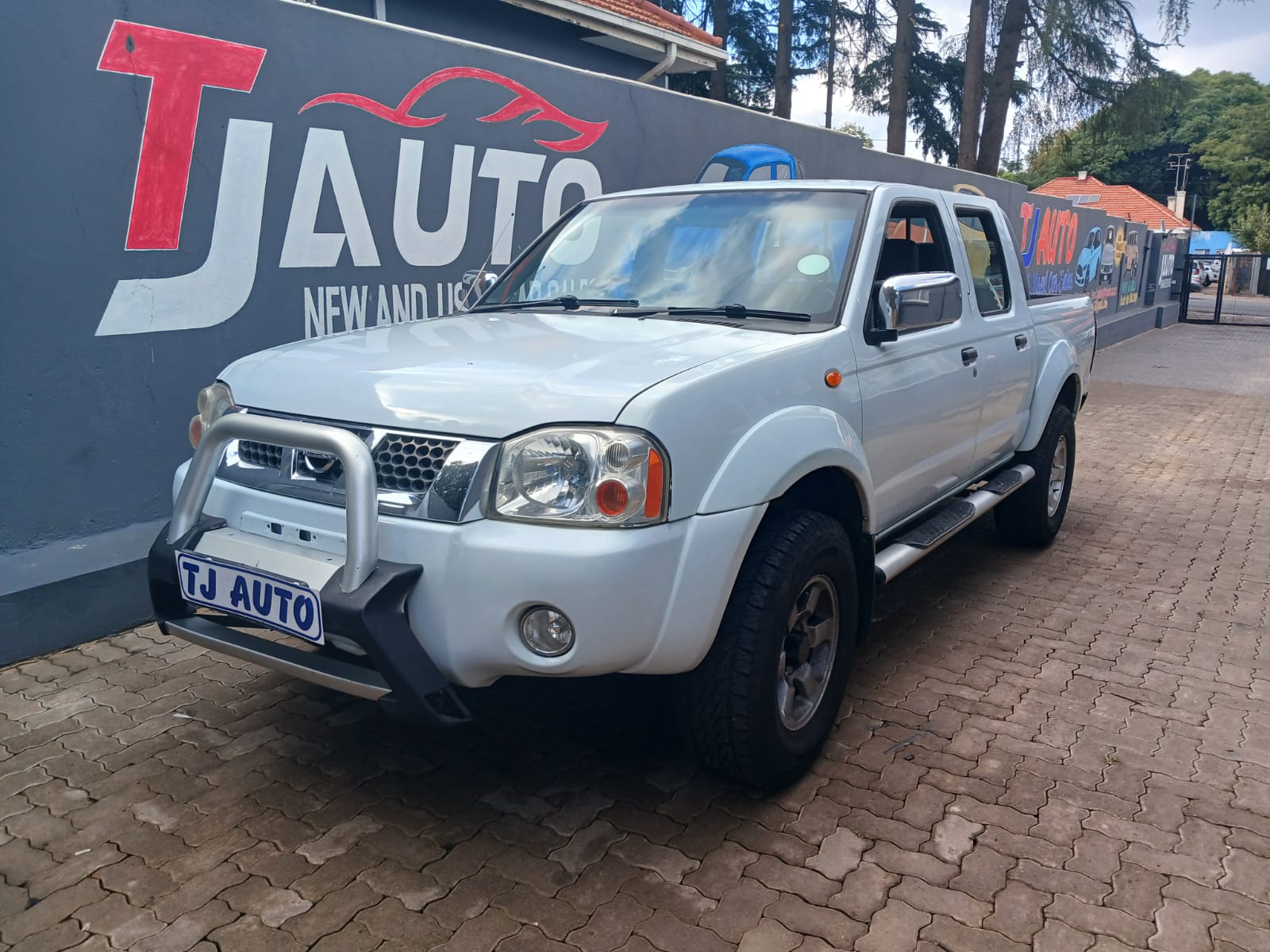 Read more about the article Nissan NP300 2.4i 4×4 Double-Cab