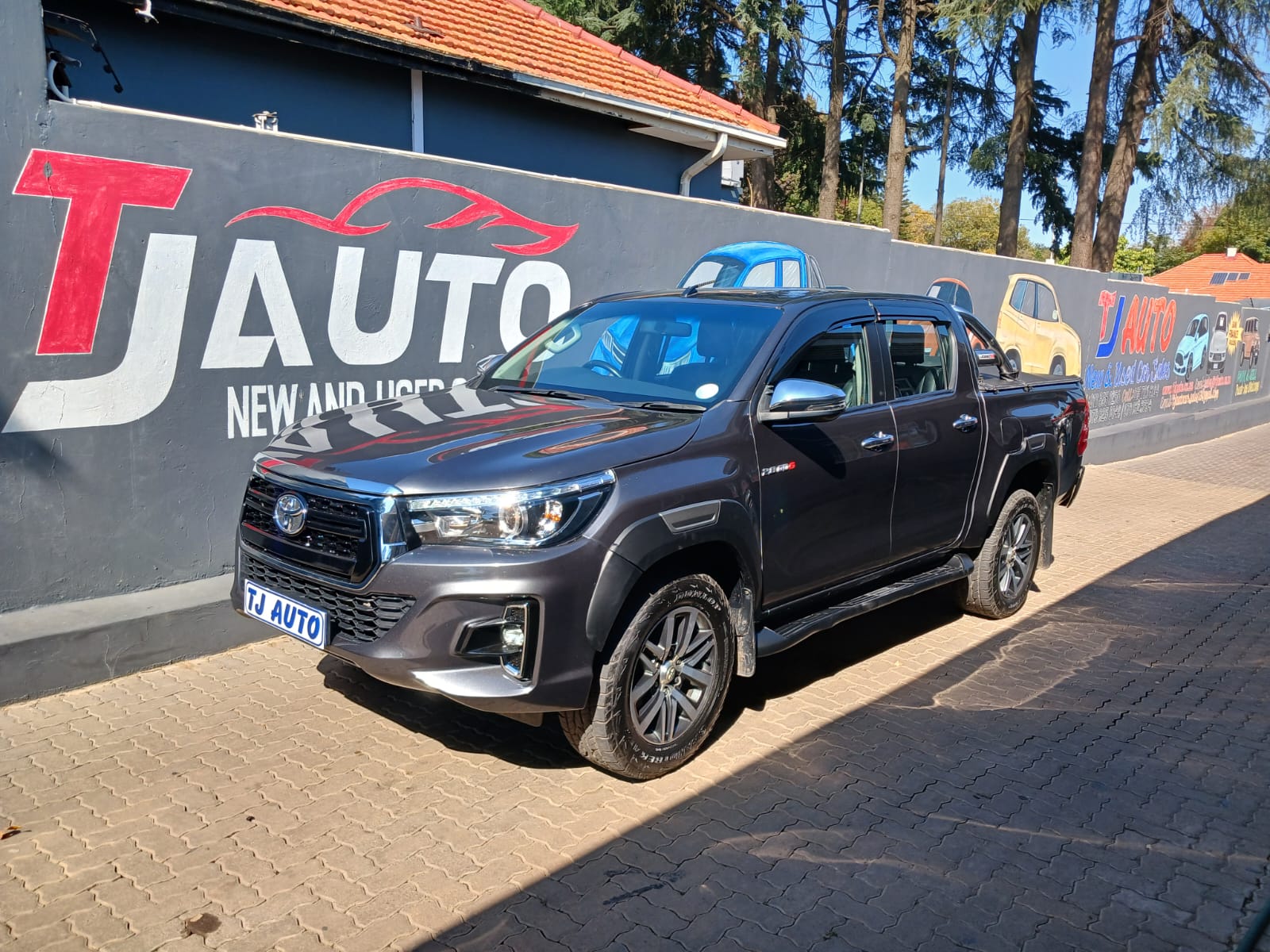 Read more about the article Toyota Hilux 2.8 GD-6 Raised Body Auto Raider Double-Cab