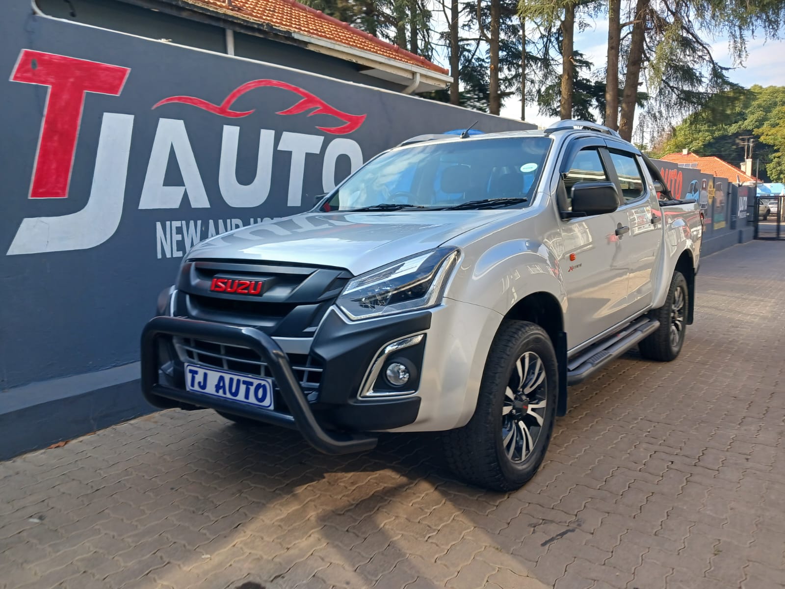 Read more about the article Isuzu D-Max 250 HO X-Rider Double-Cab