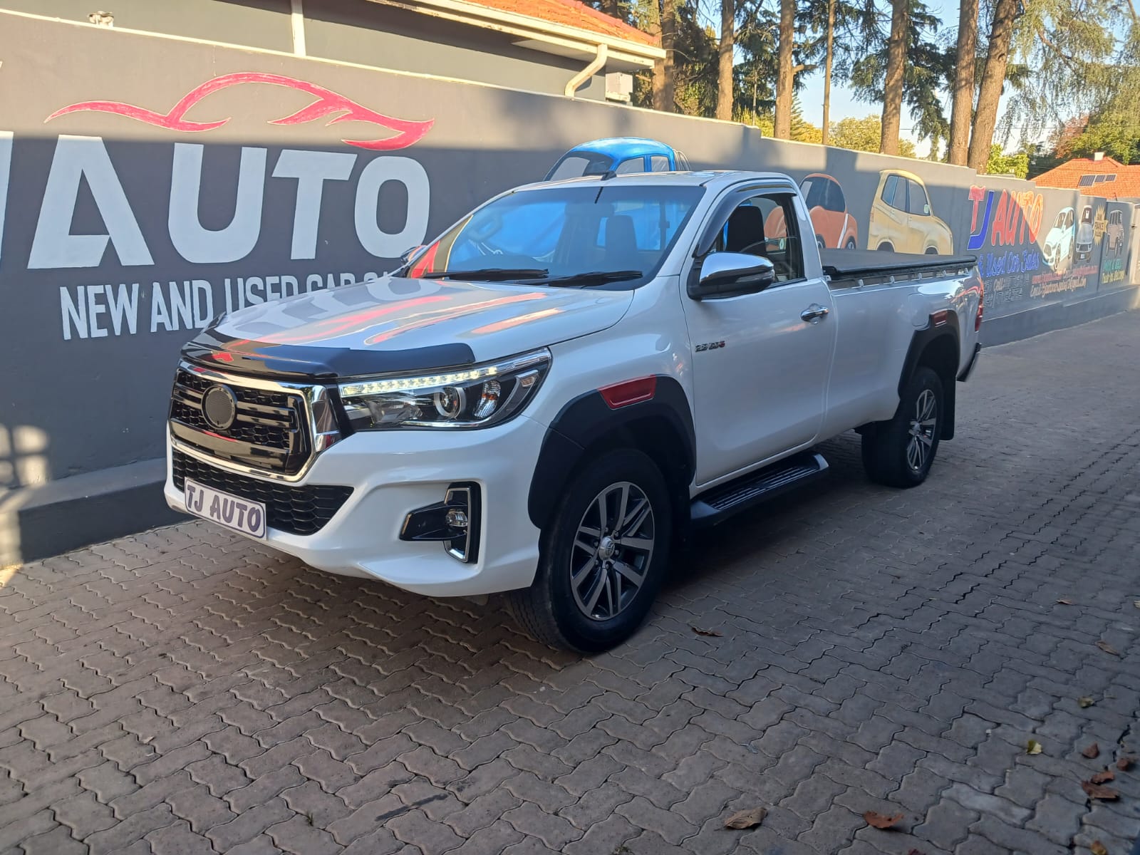 Read more about the article Toyota Hilux 2.8 GD-6 Raised Body Raider Auto Single-Cab