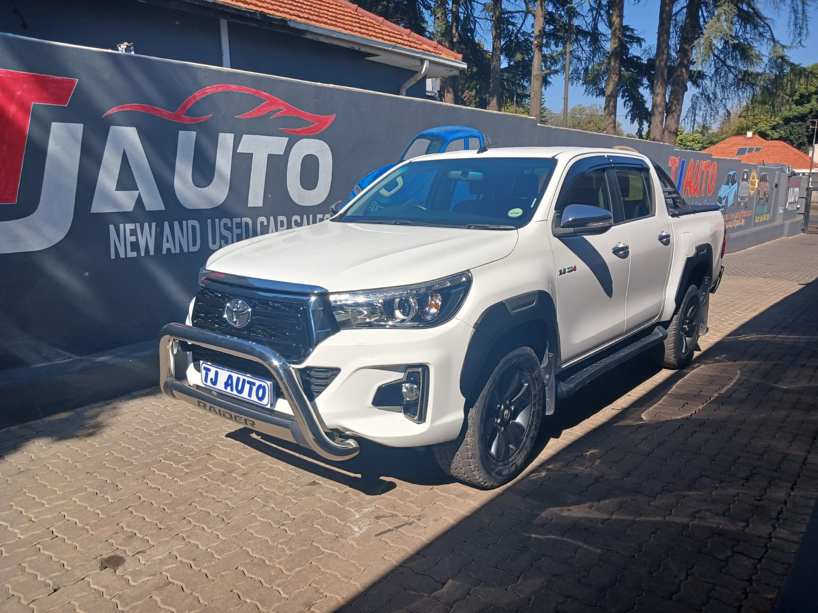 Read more about the article 2017 Toyota Hilux 2.8 GD-6 Raised Body Raider Double-Cab Auto