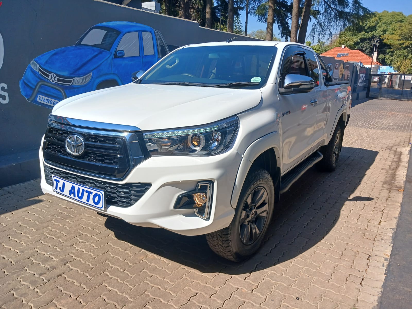 Read more about the article 2016 TOYOTA HILUX 2,8 GD6 ETRA CAB 4X4