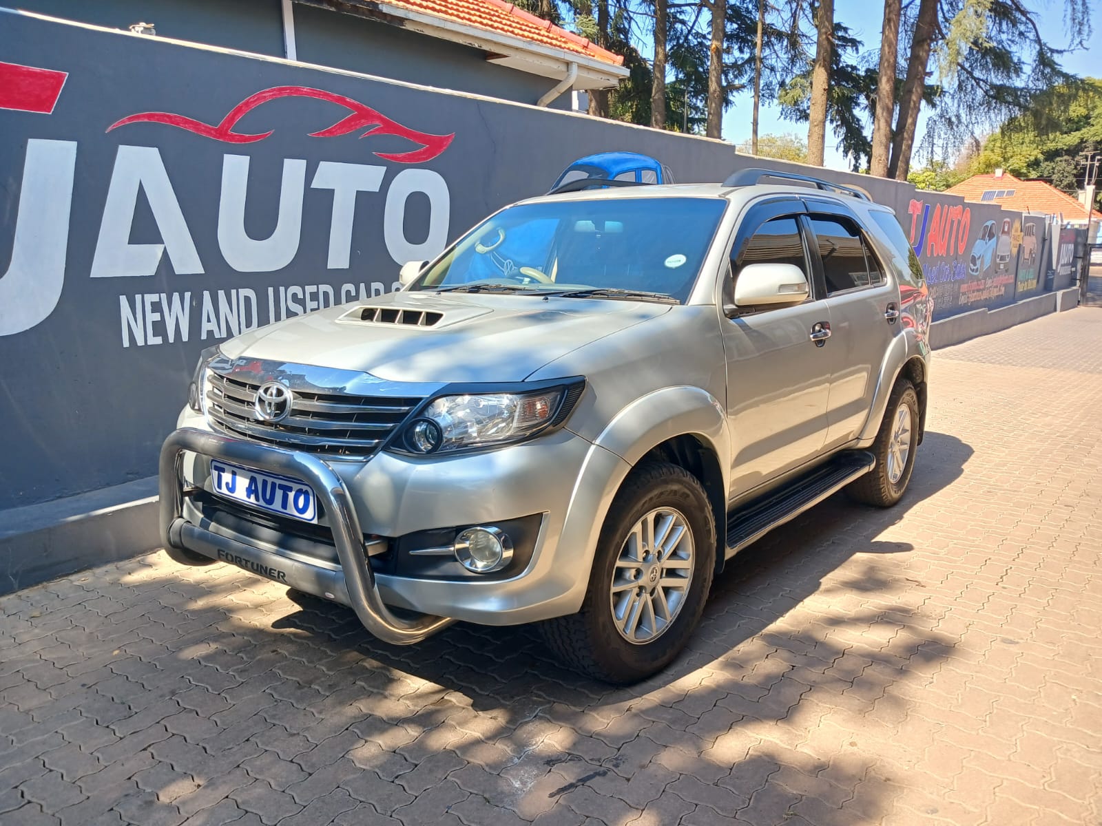 Read more about the article 2012 Toyota Fortuner 3.0 D-4D Heritage Raised Body