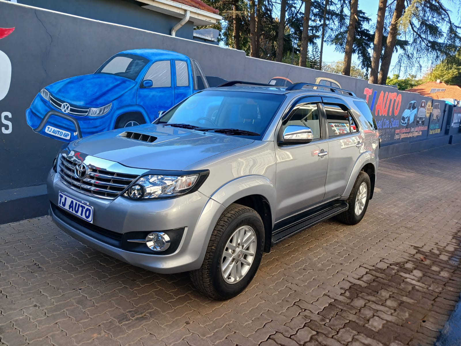 Read more about the article 2015 Toyota Fortuner 3.0 D-4D Raised Body Auto