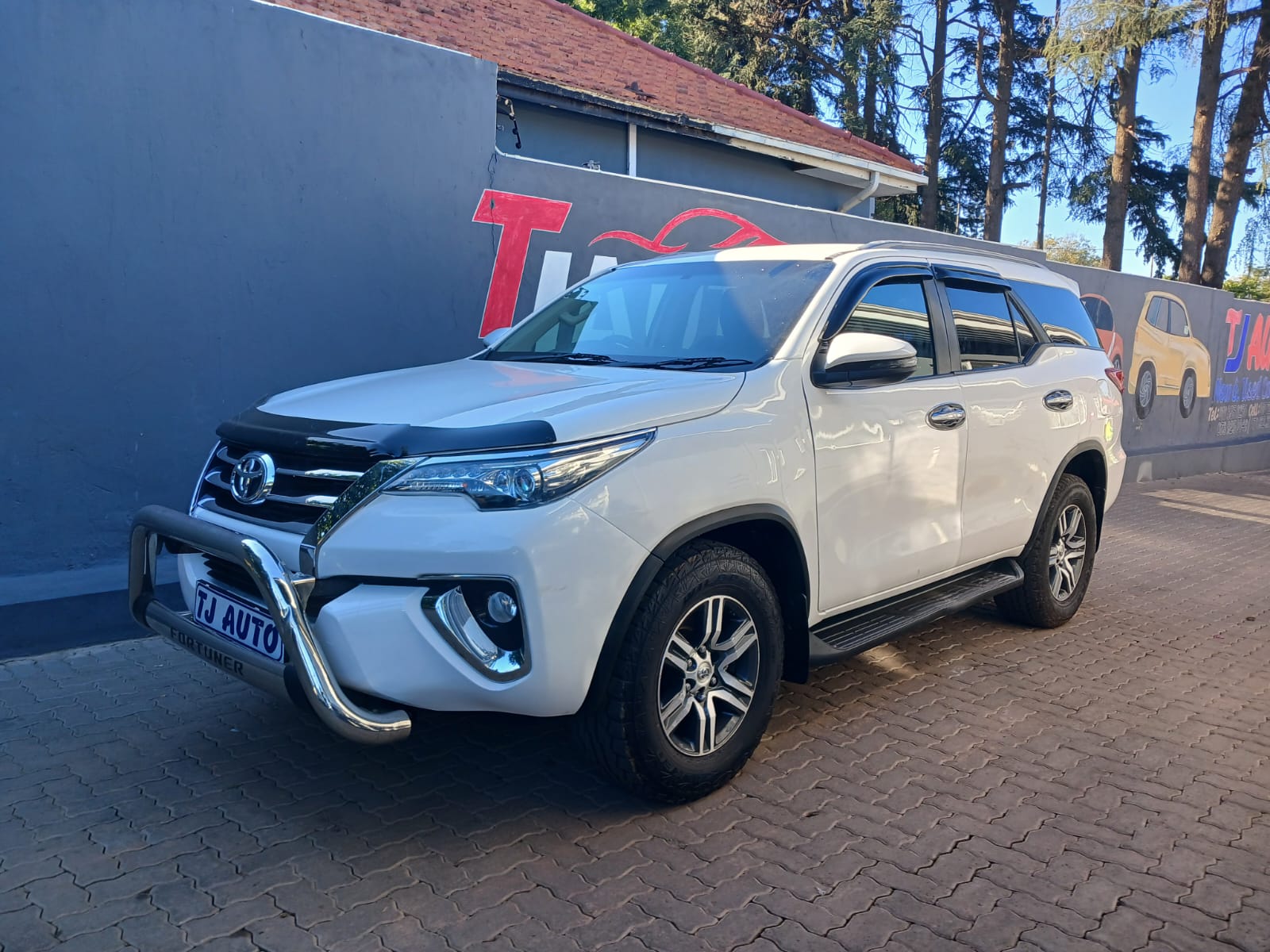 Read more about the article 2017 Toyota Fortuner 2.4 GD-6 Raised Body Auto
