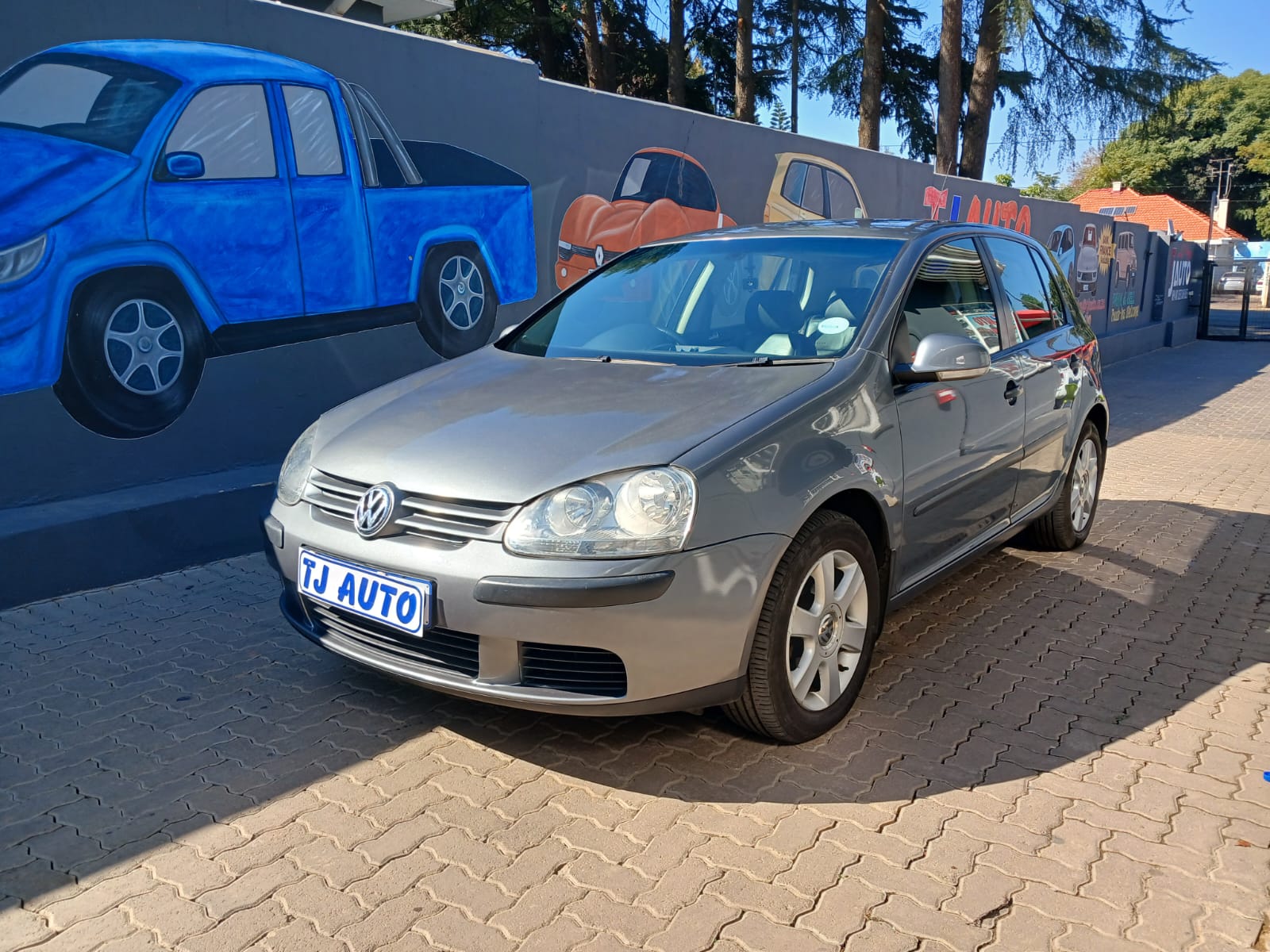 Read more about the article 2005 Volkswagen Golf 2.0 Comfortline
