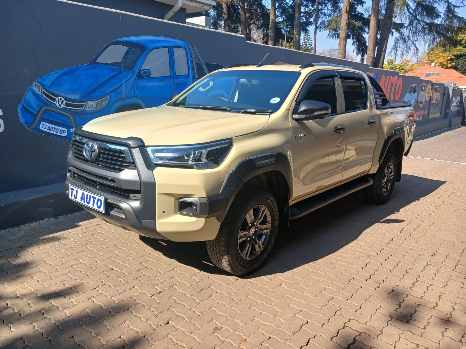 Read more about the article Toyota Hilux 2.4 GD-6 Raised Body Raider Auto Double-Cab
