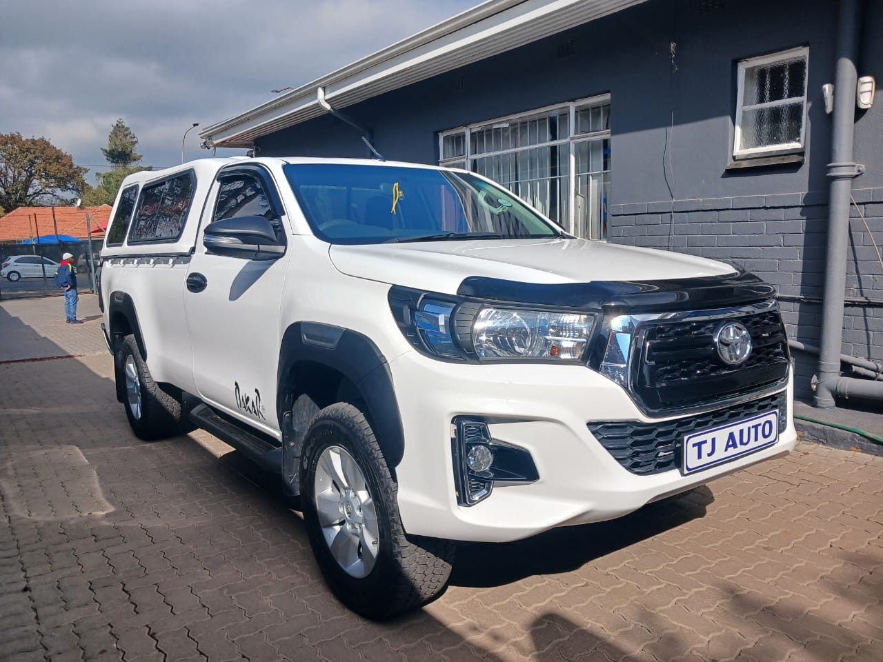 Read more about the article Toyota Hilux 2.4 GD-6 Raised Body SRX Single-Cab