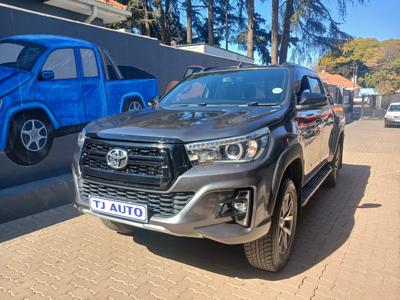Read more about the article 2018 Toyota Hilux 2.8 GD-6 Raised Body Raider Double-Cab Auto