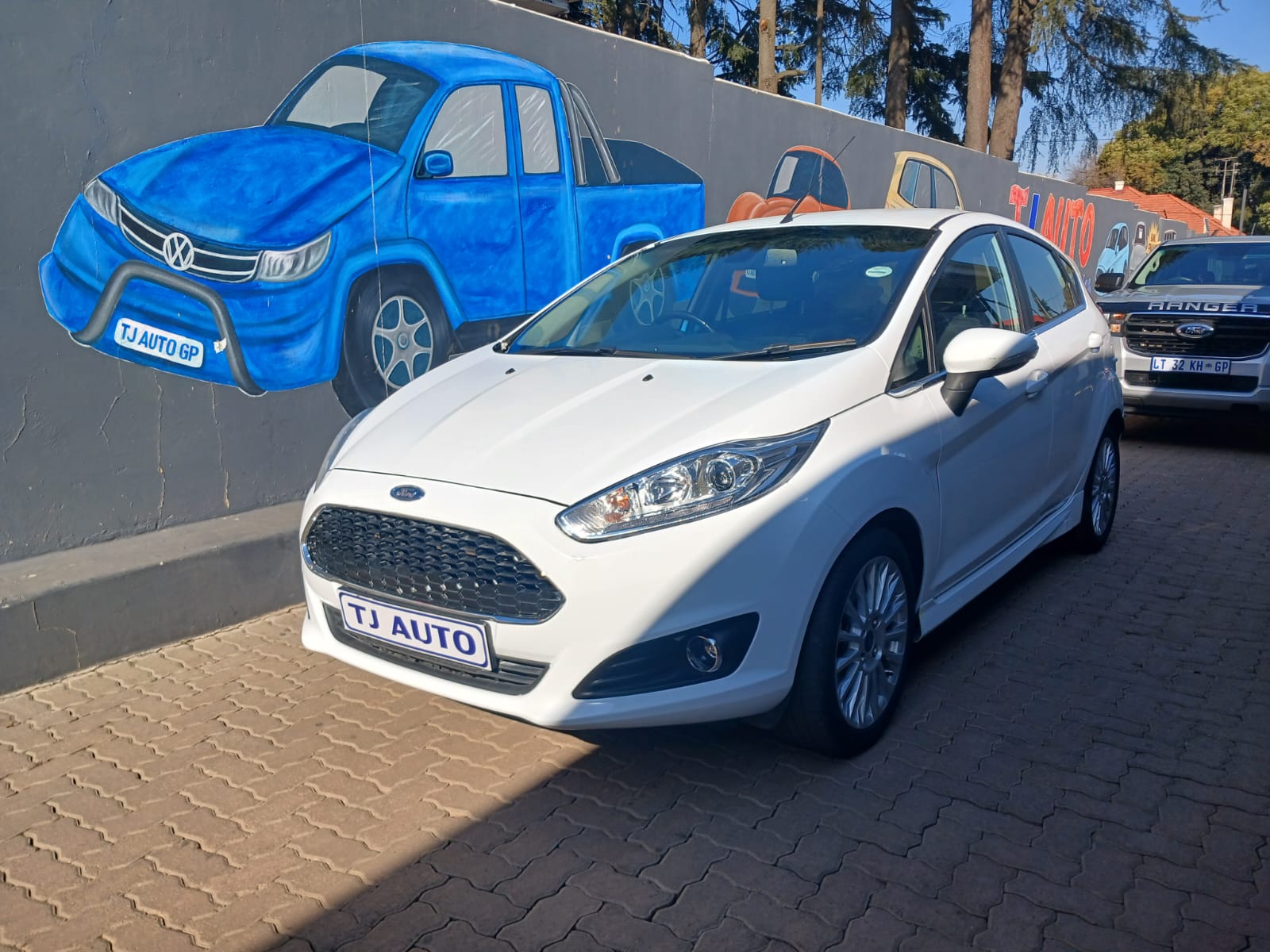 Read more about the article 2018 Ford Fiesta 5-Door 1.0T Titanium