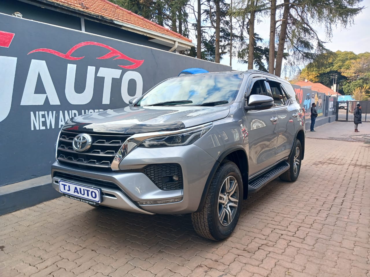 Read more about the article Toyota Fortuner 2.4 GD-6 Raised Body Auto