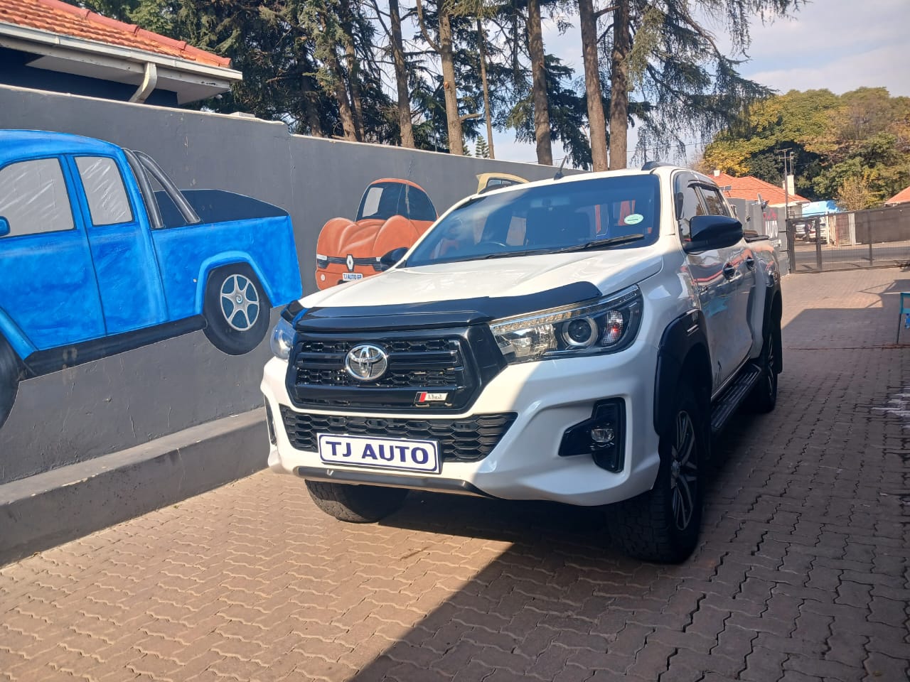 Read more about the article 2018 Toyota Hilux 2.8 GD-6 Raised Body Raider Double-Cab Auto