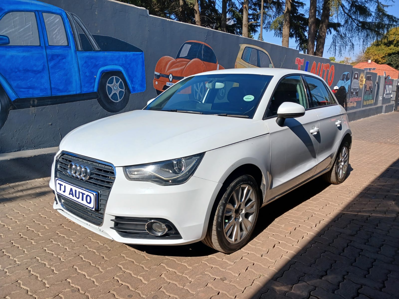 Read more about the article 2012 Audi A1 1.4 TFSI 5-dr Ambition