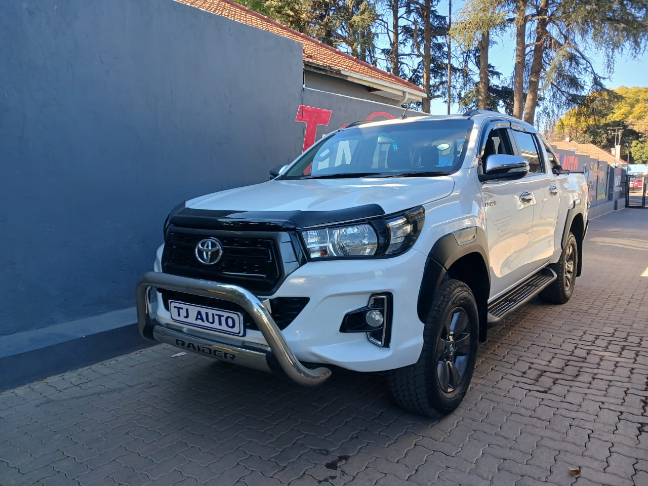 Read more about the article 2016 Toyota Hilux 2.8 GD-6 Raised Body Raider Double-Cab
