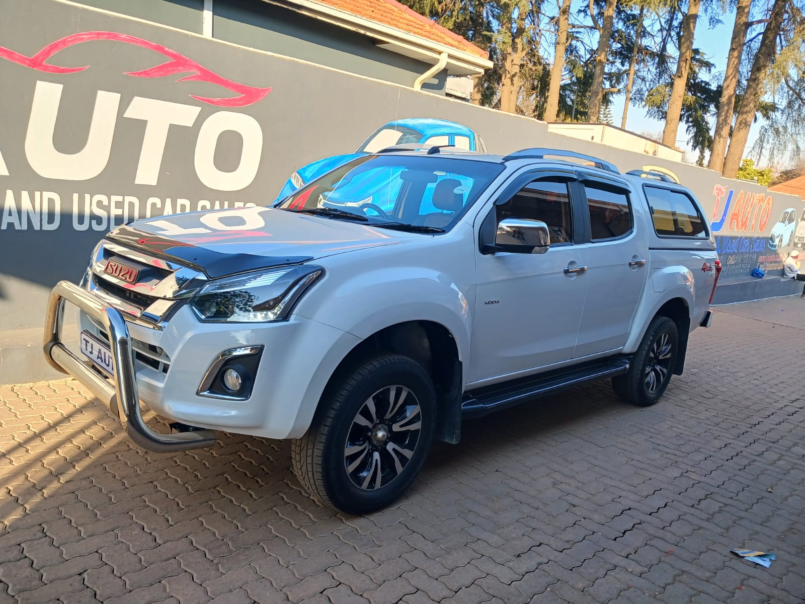 Read more about the article 2017 Isuzu KB 300 D-Teq LX 4×4 Double-Cab