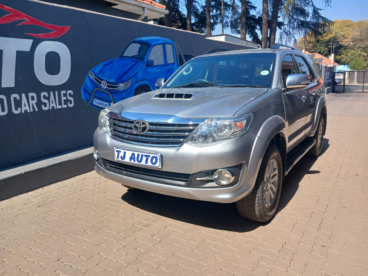 Read more about the article 2015 Toyota Fortuner 3.0 D-4D Raised Body