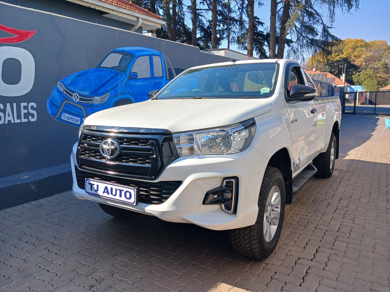 Read more about the article 2017 Toyota Hilux 2.4 GD-6 Raised Body SRX Single-Cab