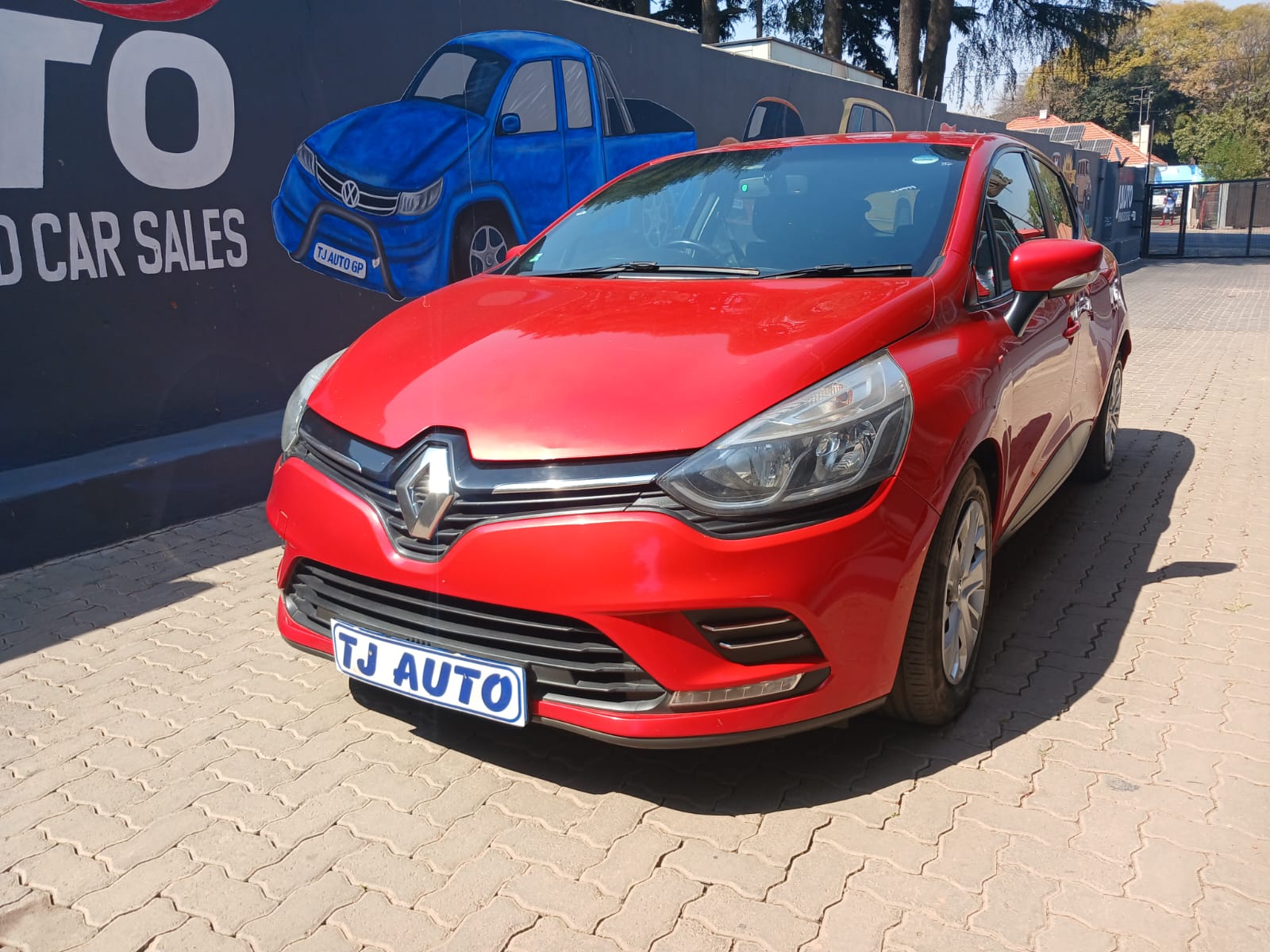 Read more about the article 2017 Renault Clio IV 900T Expression 5-dr (66kW)