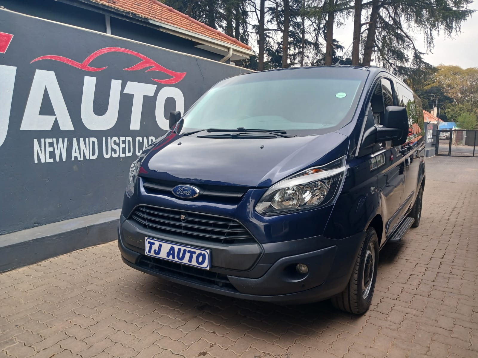 Read more about the article 2014 Ford Tourneo 2.2 TDCi MWB (100kW)