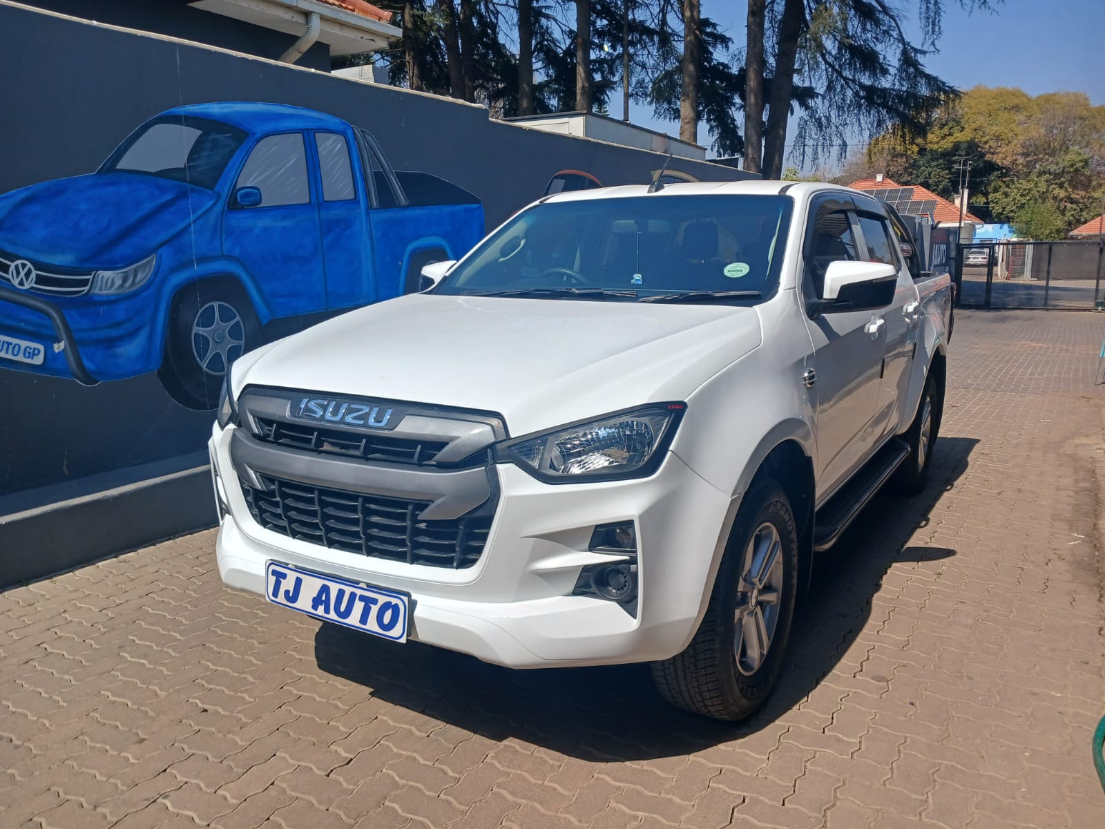 Read more about the article 2023 Isuzu D-Max 1.9 DDI L 4×4 Double-Cab
