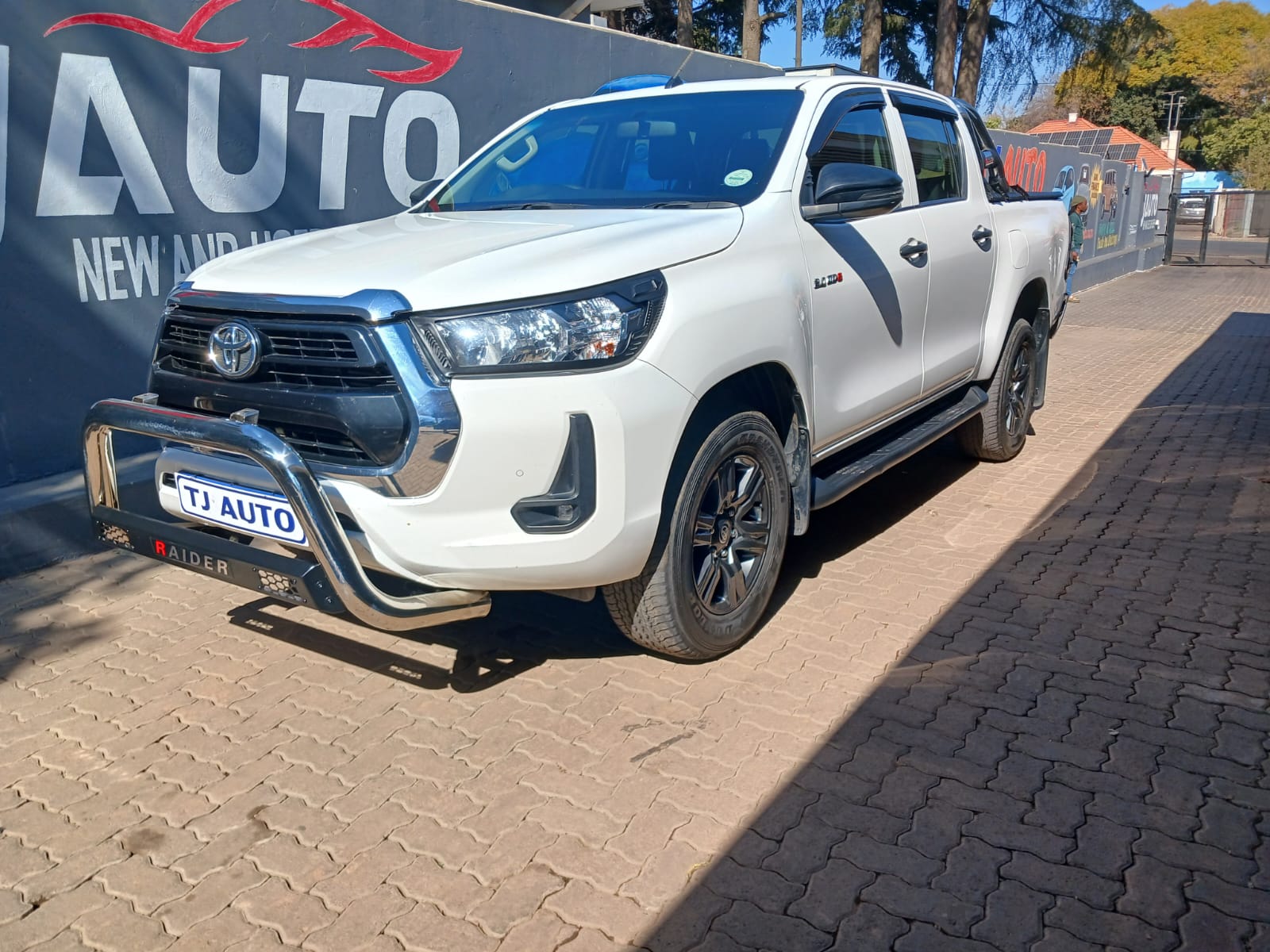Read more about the article 2022 Toyota Hilux 2.4 GD-6 Raised Body Raider Auto Double-Cab