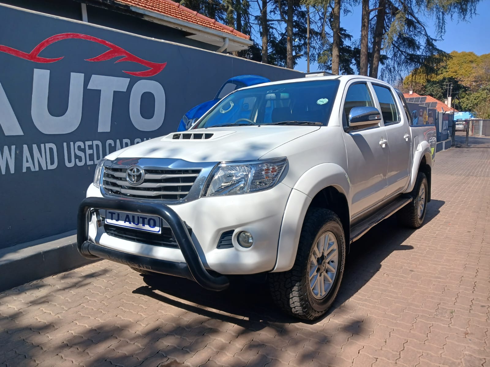 Read more about the article 2015 Toyota Hilux 3.0 D-4D Legend 45 Raised Body Double-Cab