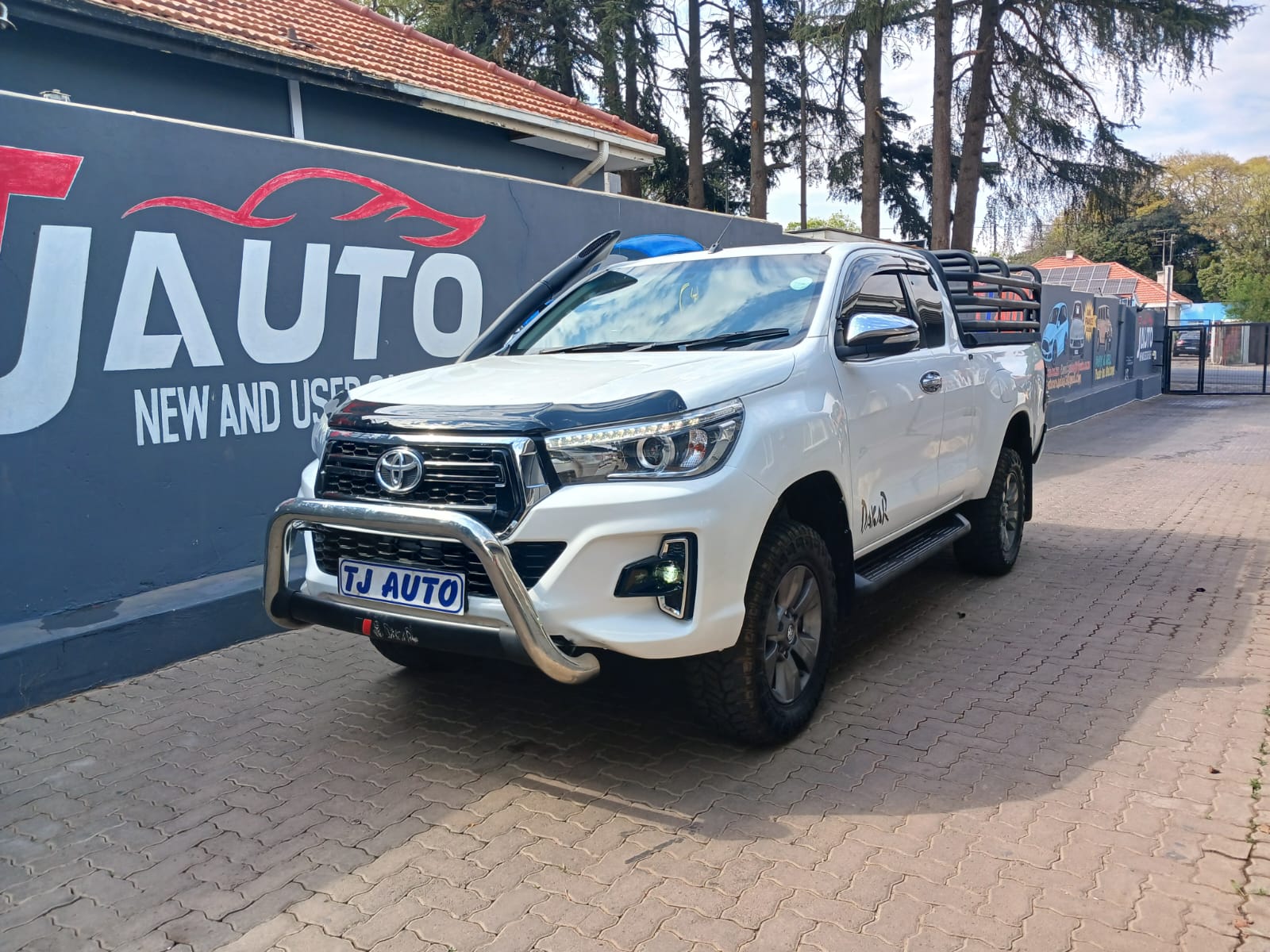 Read more about the article 2017 Toyota Hilux 2.8GD-6 Xtra cab 4×4 Raider