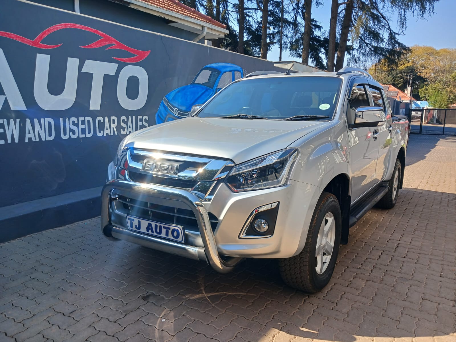 Read more about the article 2015 Isuzu KB 300 D-Teq LX 4×4 Double-Cab