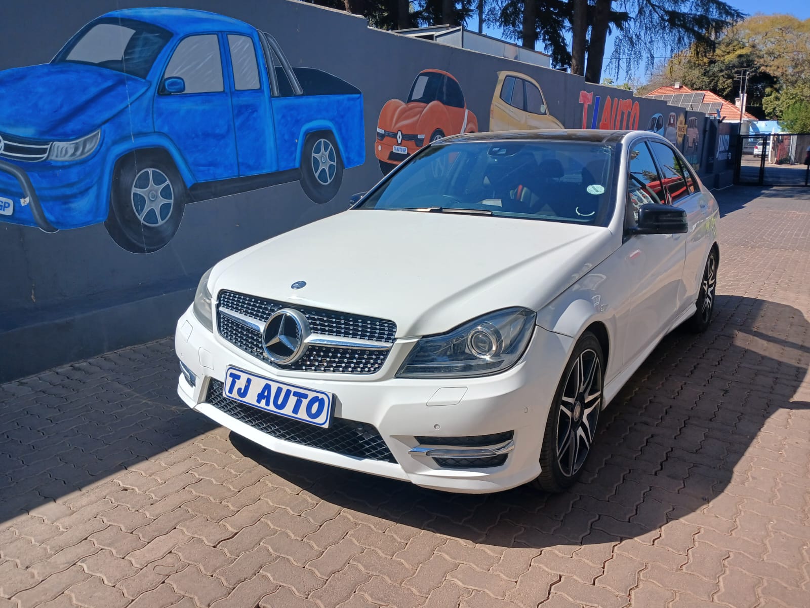 Read more about the article 2013 Mercedes-Benz C-Class C 180 AMG Line Auto