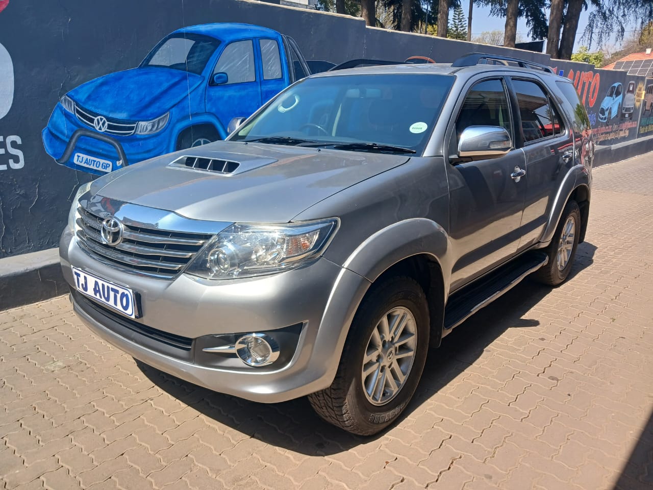 Read more about the article 2015 Toyota Fortuner 3.0 D-4D Raised Body Auto