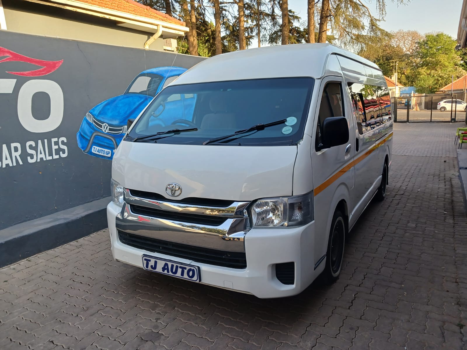 Read more about the article 2019 Toyota Quantum 2.5 D-4D 14-seat
