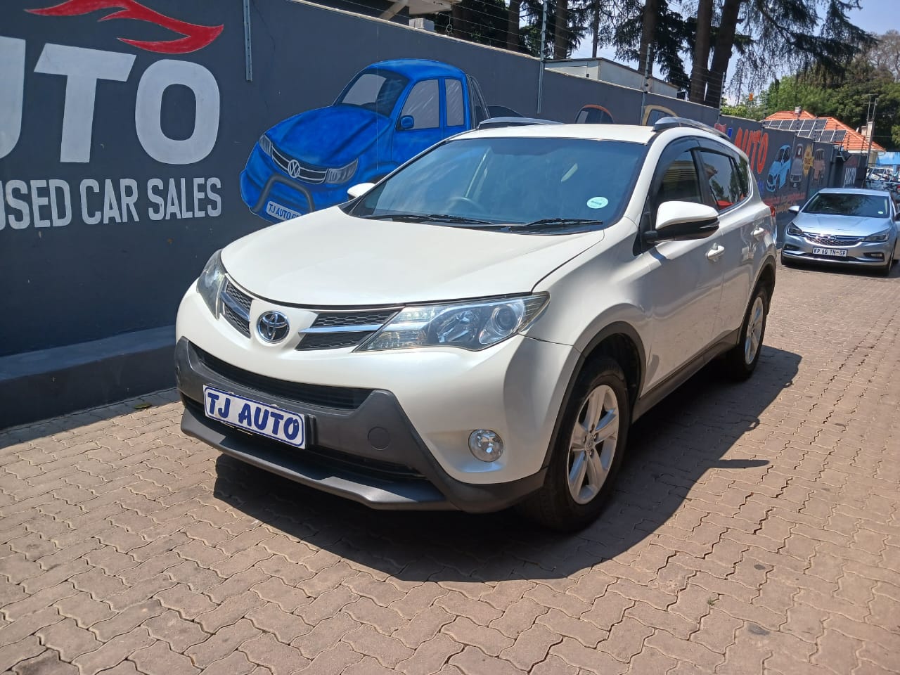 Read more about the article 2014 Toyota RAV4 2.2 D GX 4WD