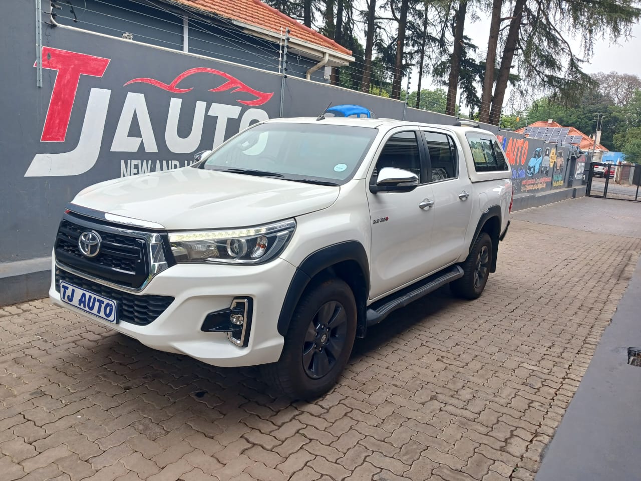 Read more about the article 2017 Toyota Hilux 2.8 GD-6 Raised Body Raider Double-Cab Auto