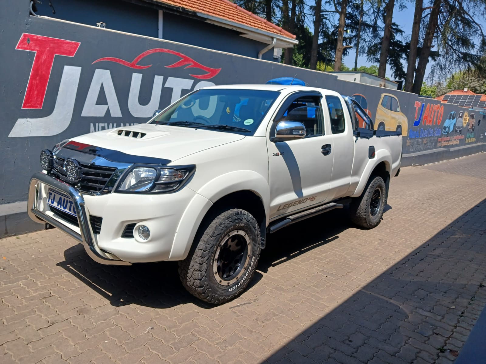 Read more about the article 2011 Toyota Hilux 3.0 D-4D Heritage Raised Body Double-Cab