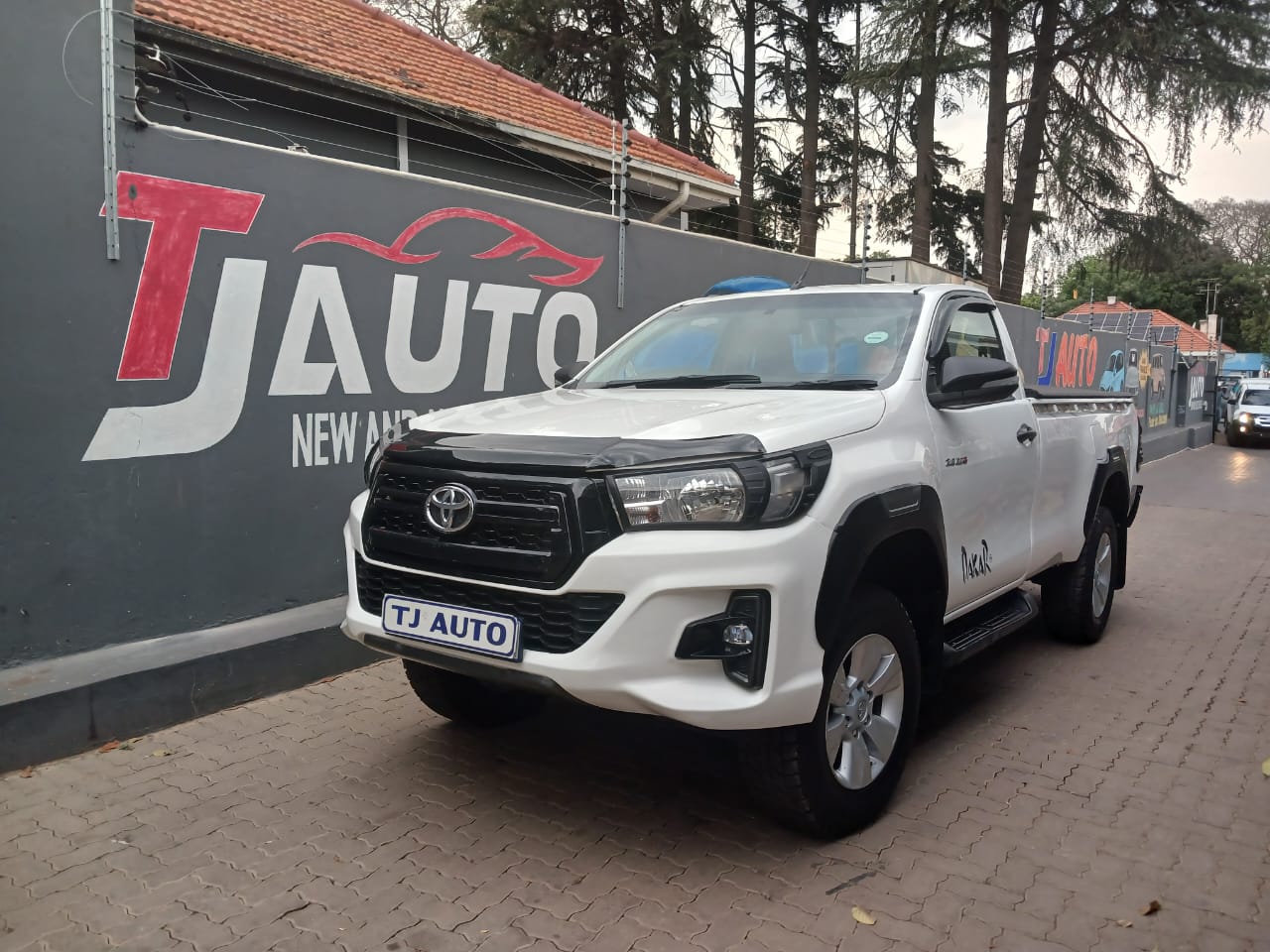 Read more about the article 2018 Toyota Hilux 2.4 GD-6 Raised Body SRX Single-Cab