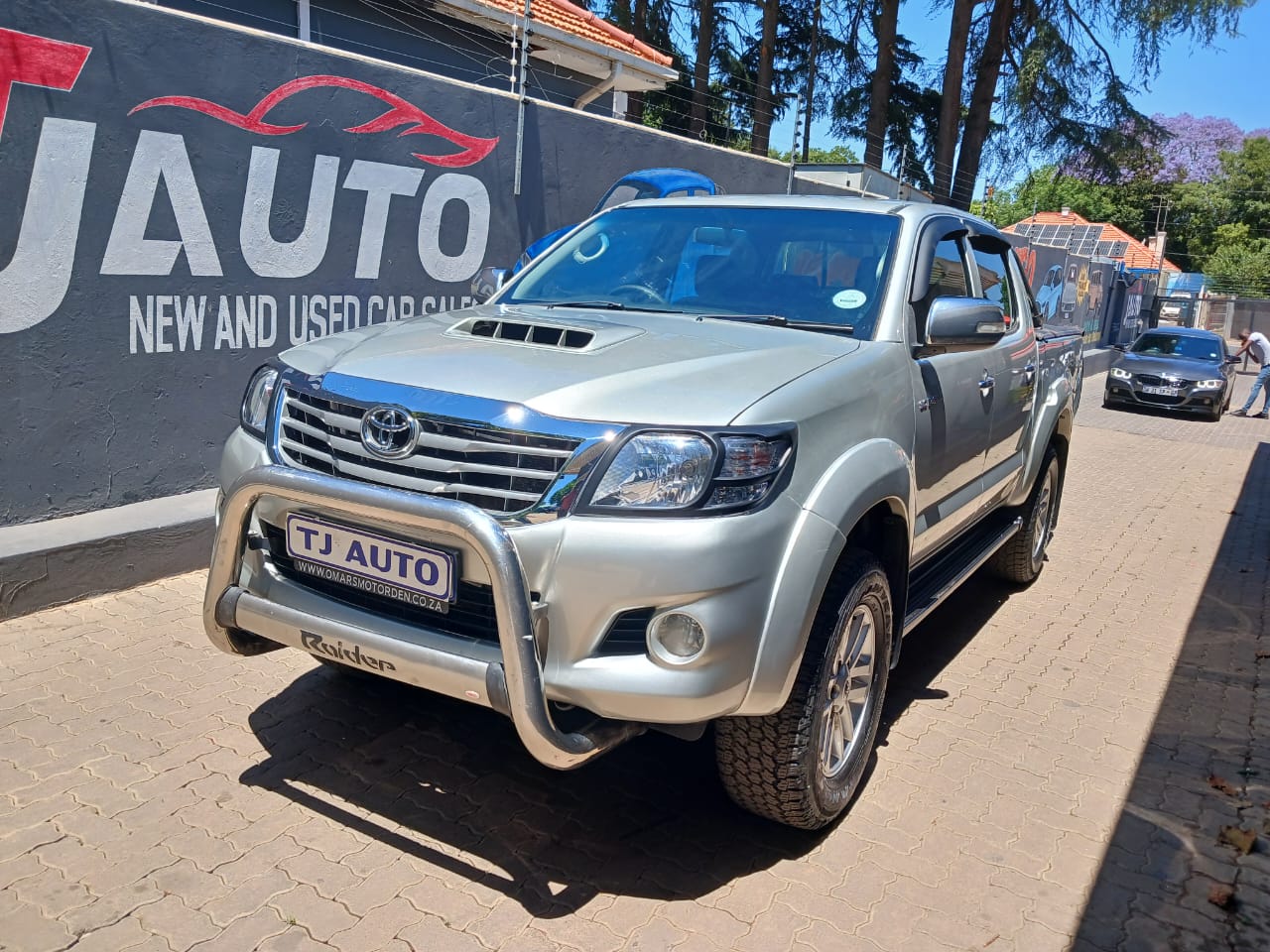 Read more about the article 2014 Toyota Hilux 3.0 D-4D Legend 45 Raised Body Auto Double-Cab