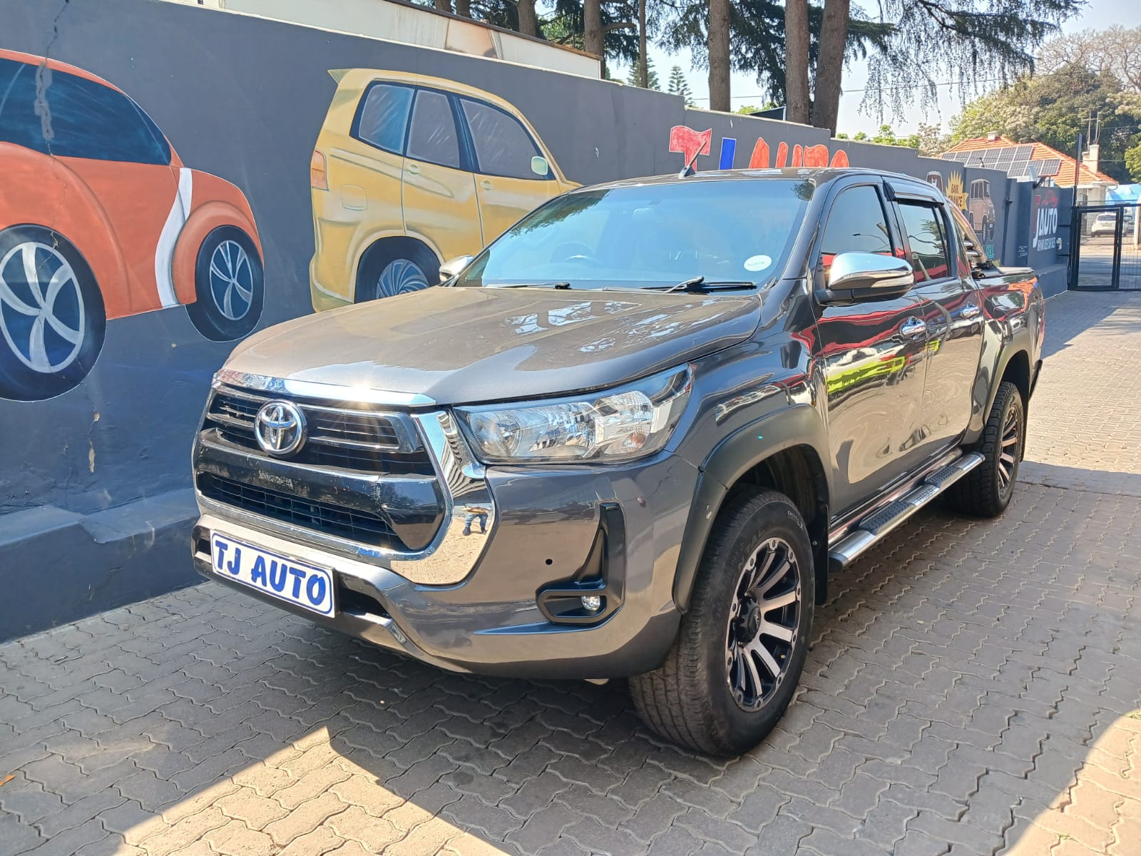 Read more about the article 2018 Toyota Hilux 4.0 V6 Raised Body Raider Double-Cab Auto