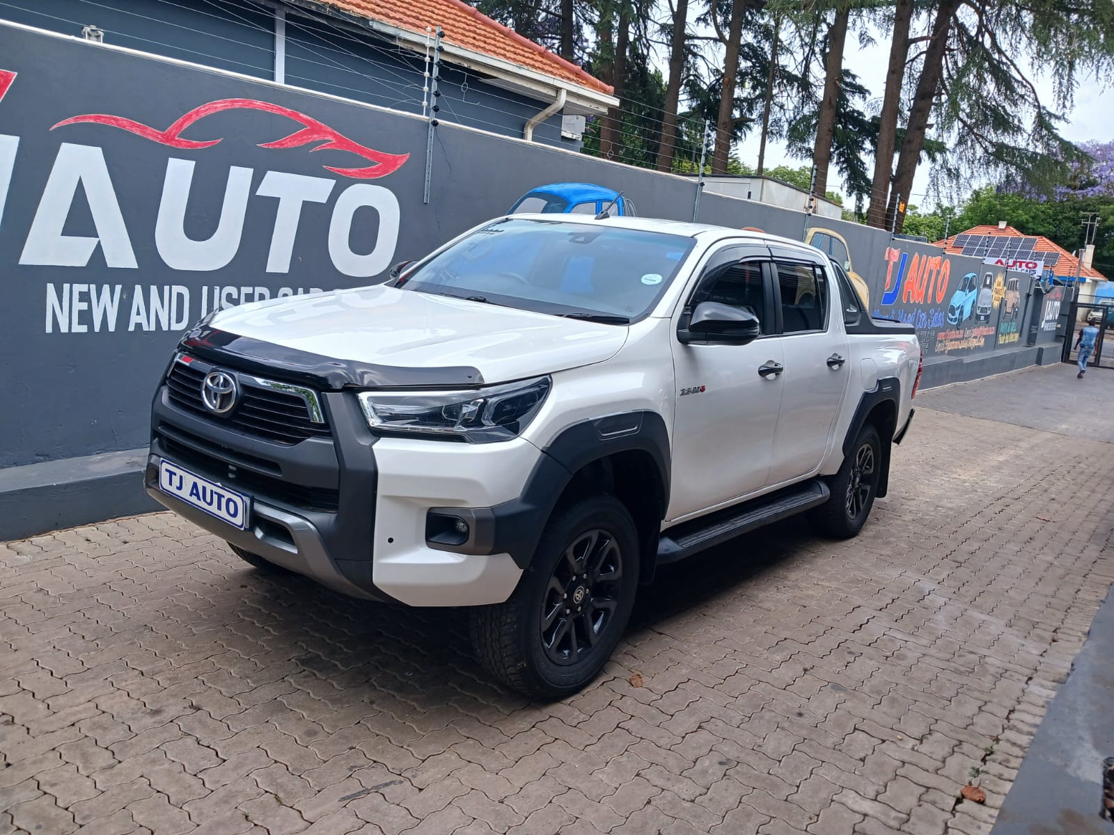 Read more about the article 2022 Toyota Hilux 2.8 GD-6 Raised Body Legend 4×4 Auto Double-Cab