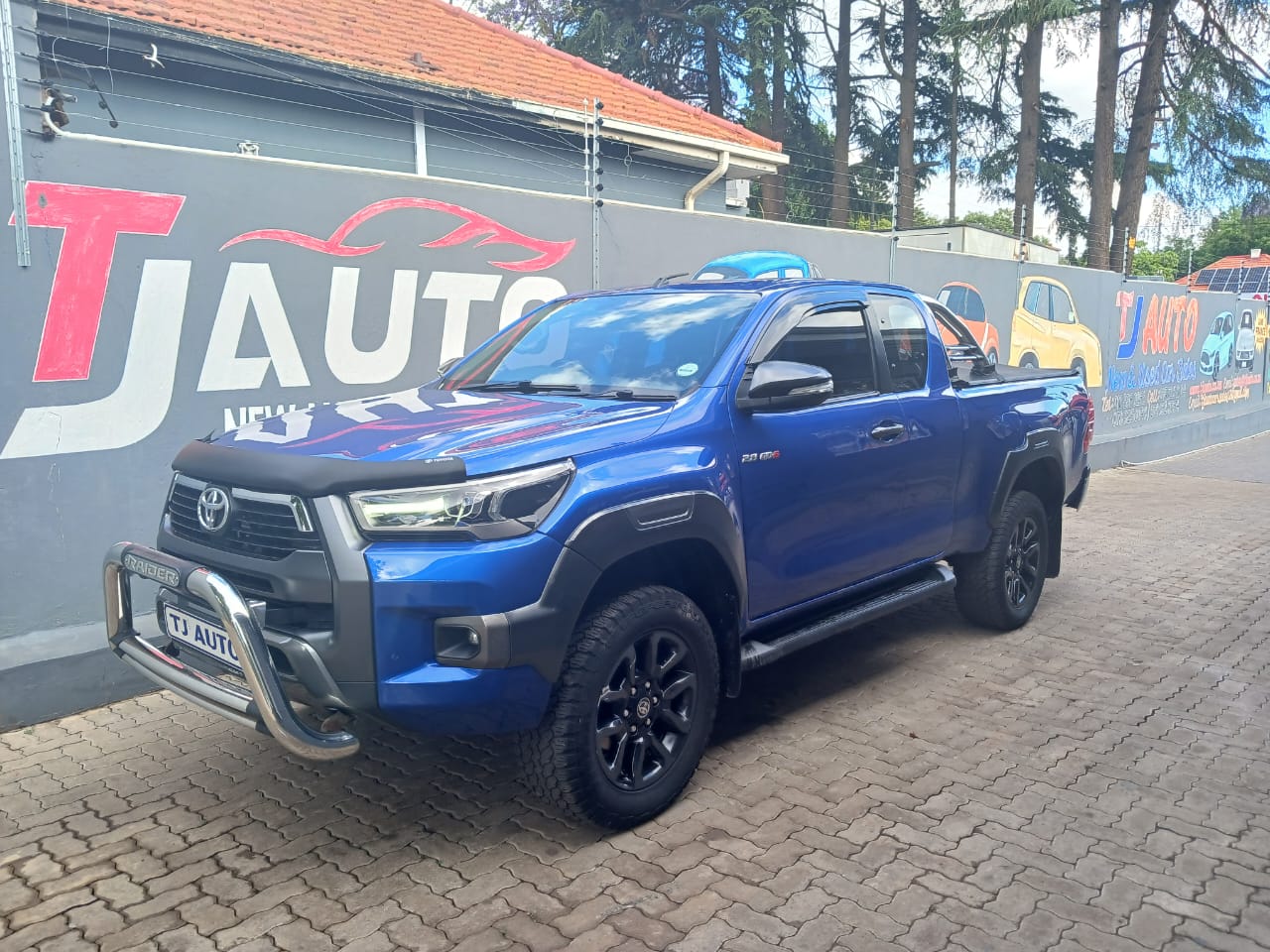 Read more about the article 2022 Toyota Hilux 2.8 GD-6 Raised Body Legend 4×4 Auto Extended Cab