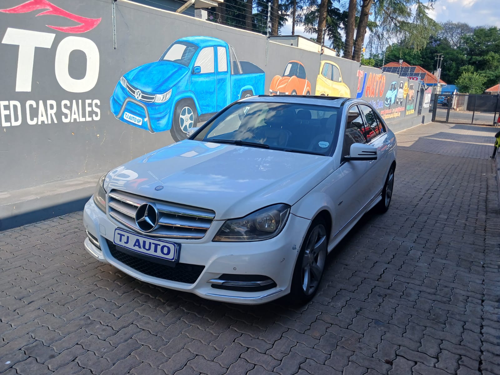 Read more about the article 2014 Mercedes-Benz C-Class C 200 Auto