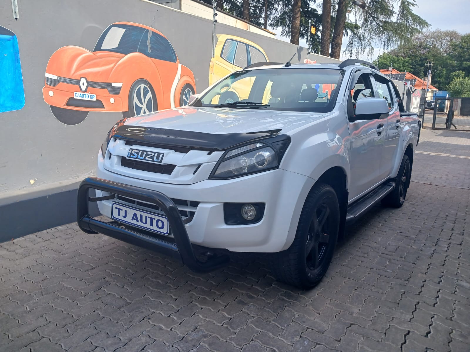 Read more about the article 2013 Isuzu KB 240 Double-Cab LE