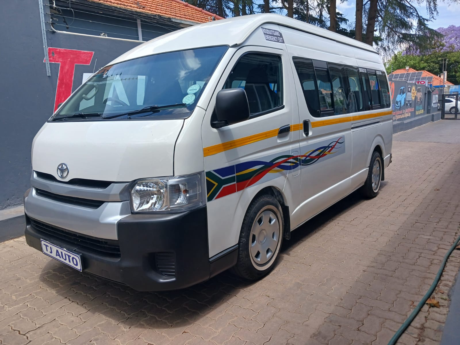 Read more about the article 2019 Toyota Quantum 2.5 D-4D Sesfikile 16-seat