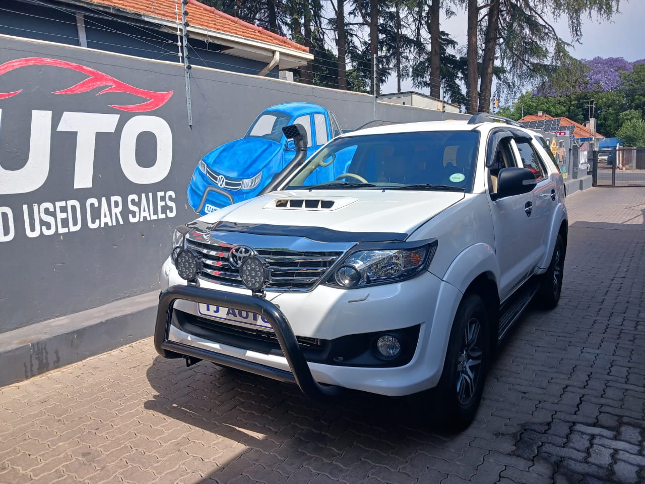 Read more about the article 2012 Toyota Fortuner 3.0 D-4D Heritage Raised Body