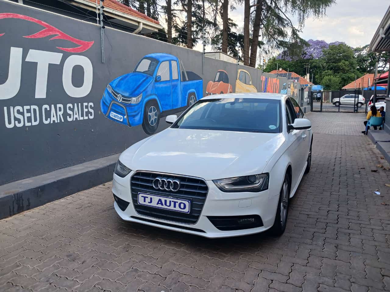 Read more about the article 2013 Audi A4 2.0 TDI S Auto